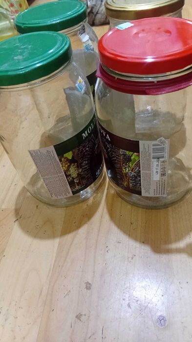 Продам банки  0.7л -0,9 л -1л - 2л  и 3 литра