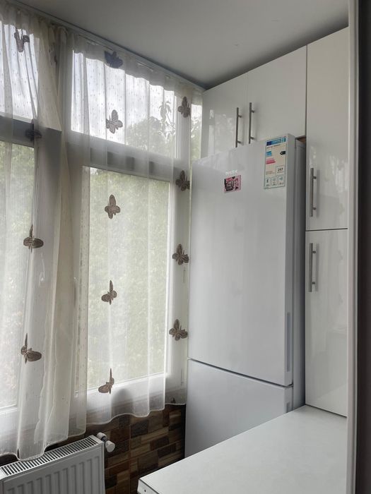 Vând apartament în valea roșie