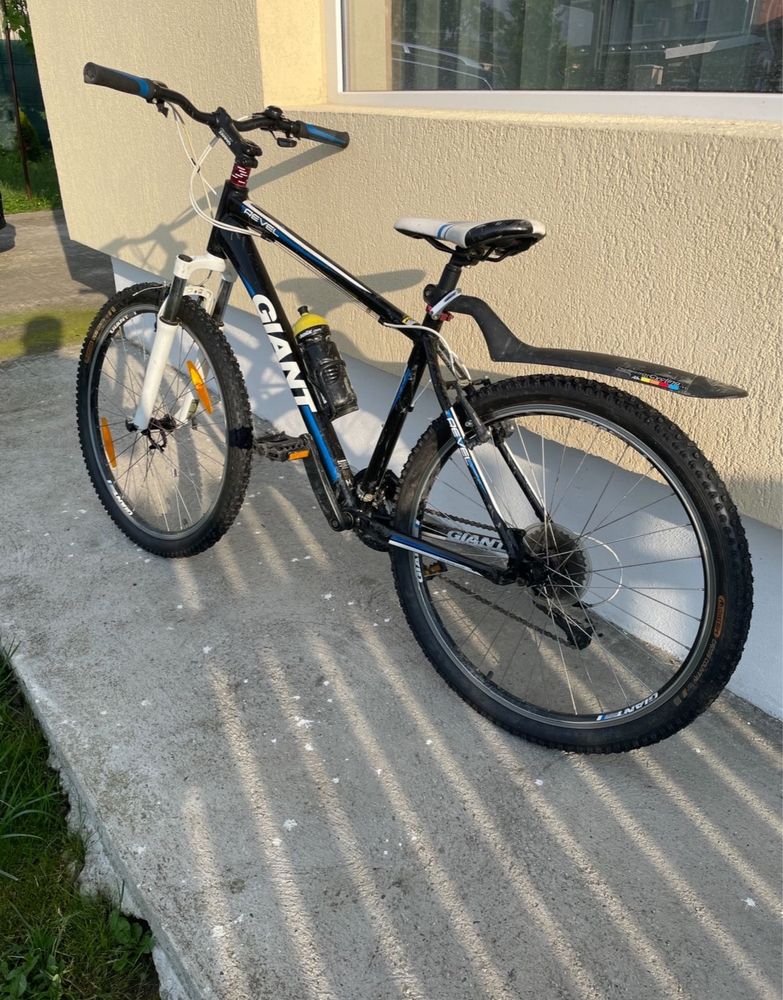 bicicleta giant cu frane si cauciucuri schimbate