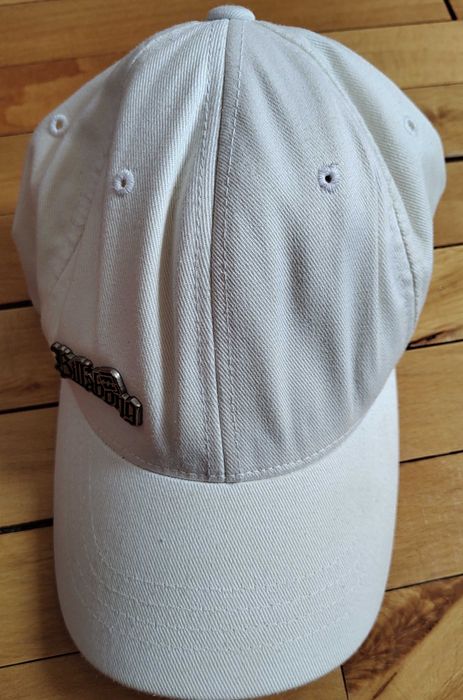 Всяко по 15 лв. Къси панталони Mistral и шапка Billabong