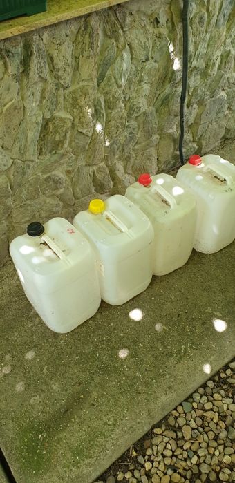 Canistre 20 lt foarte rezistente.