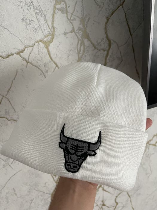 Caciula bulls alba