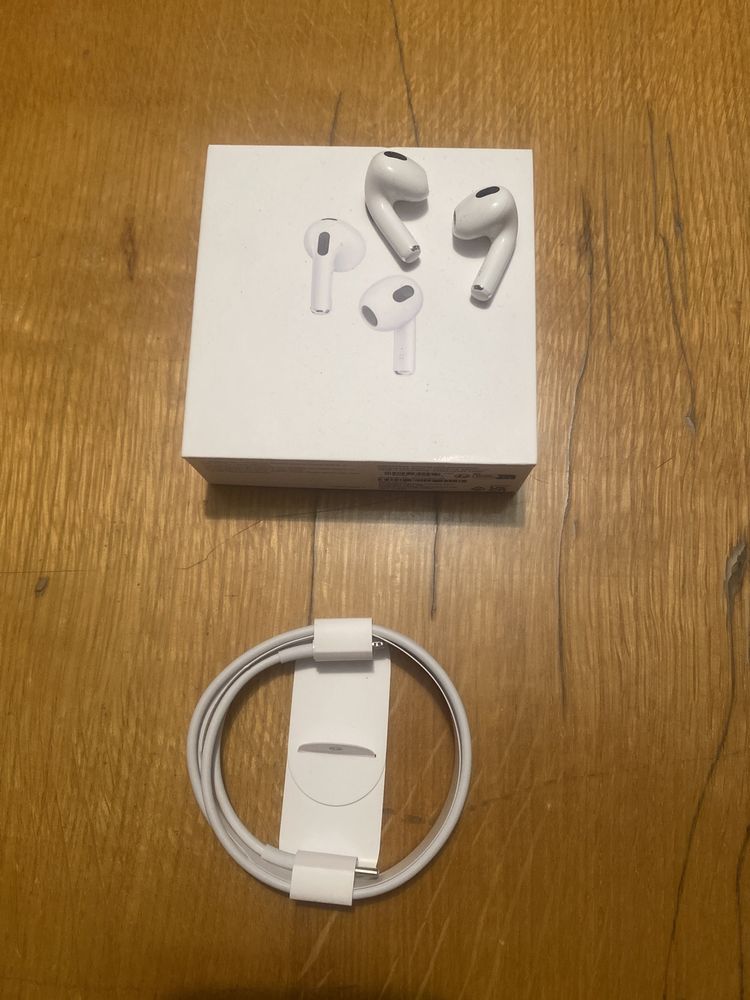 AirPods 3 без кейса