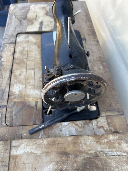 Masina de cusut Singer