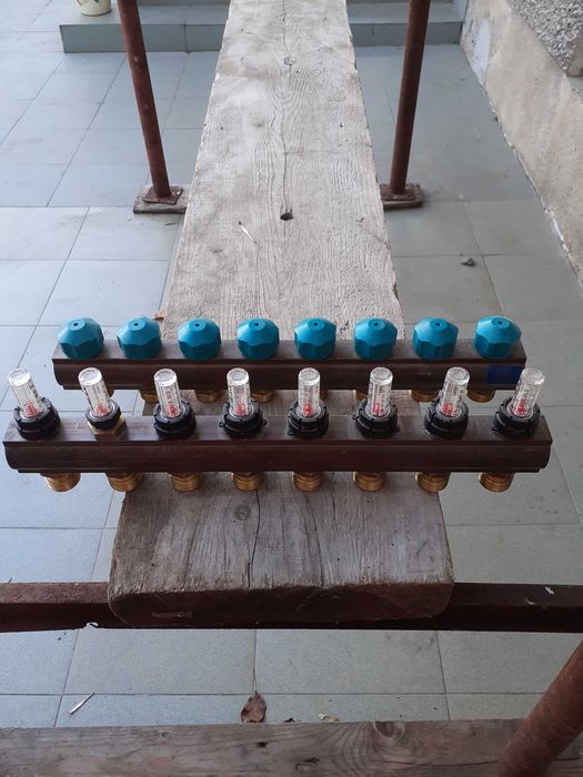 Задвижки 8бр.и2 бр. Колектори за подово