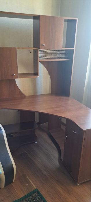 Компьютерный стол бесплатно