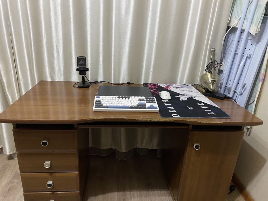 Рабочий стол в отличном состоянии