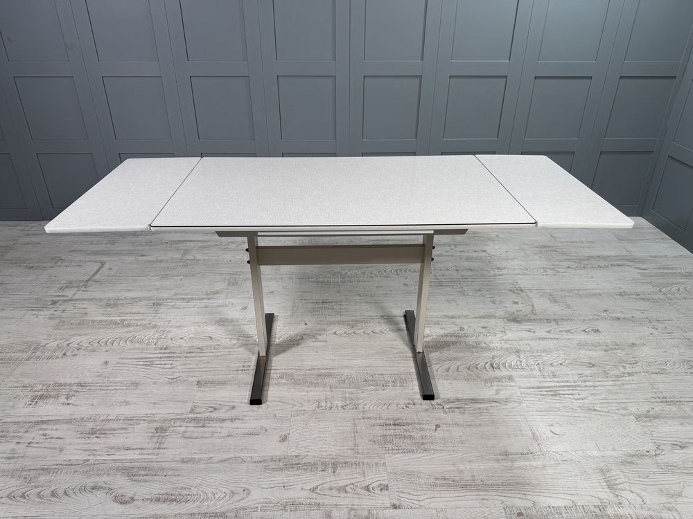Трапезна маса, разтегателна- Formica от 70-те Г455