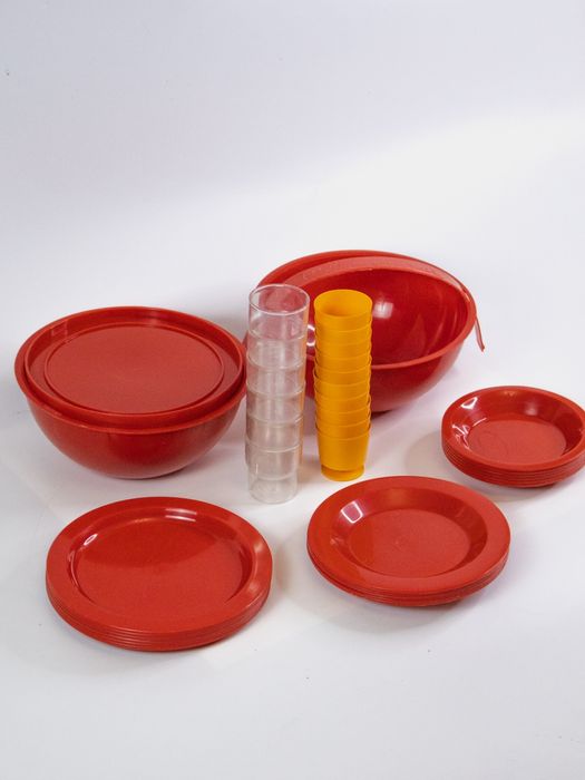 Дорожный набор (18 тарелок, 6 стаканов, складные бокалы)