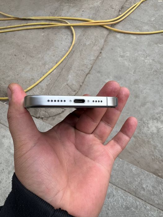 Iphone 15 pro max. Natural titan rangda