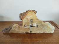 Ръчно правен дървен часовник