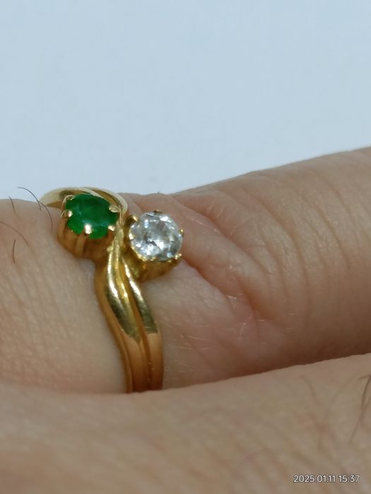 Vind inel din aur 18kt cu diamant și smarald