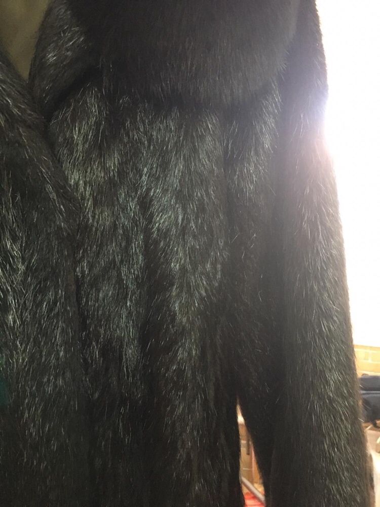 Продам шубу женскую нутриевую