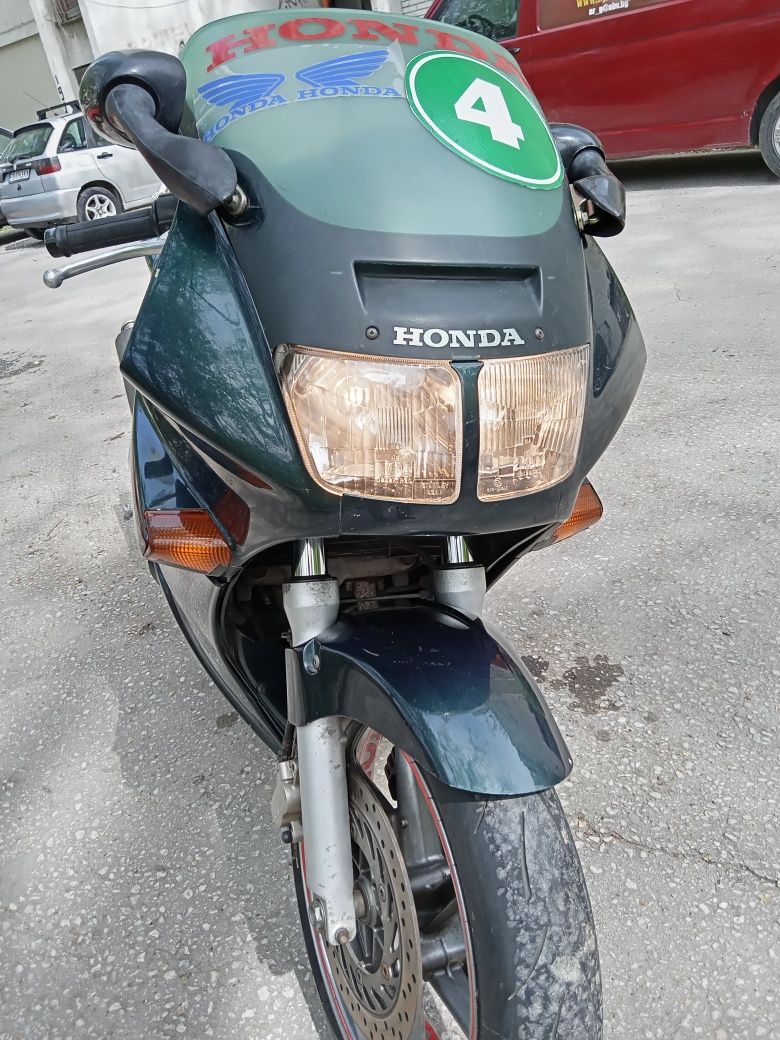 Продавам мотора от снимките.