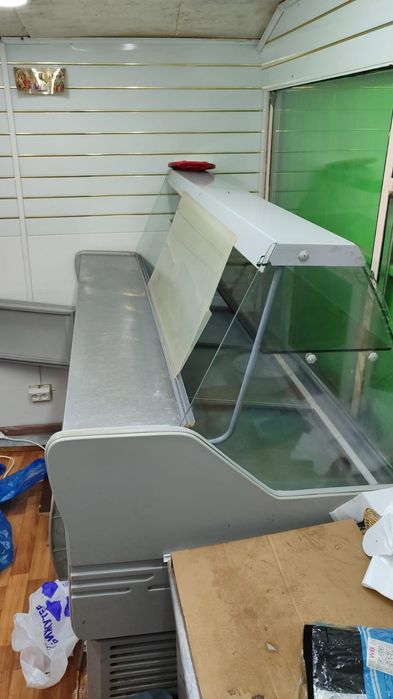 Продам витринный холодильник