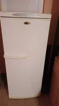Хладилник с горна камера