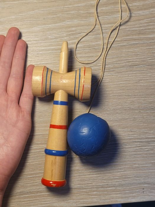Kendama, mica, ata lunga