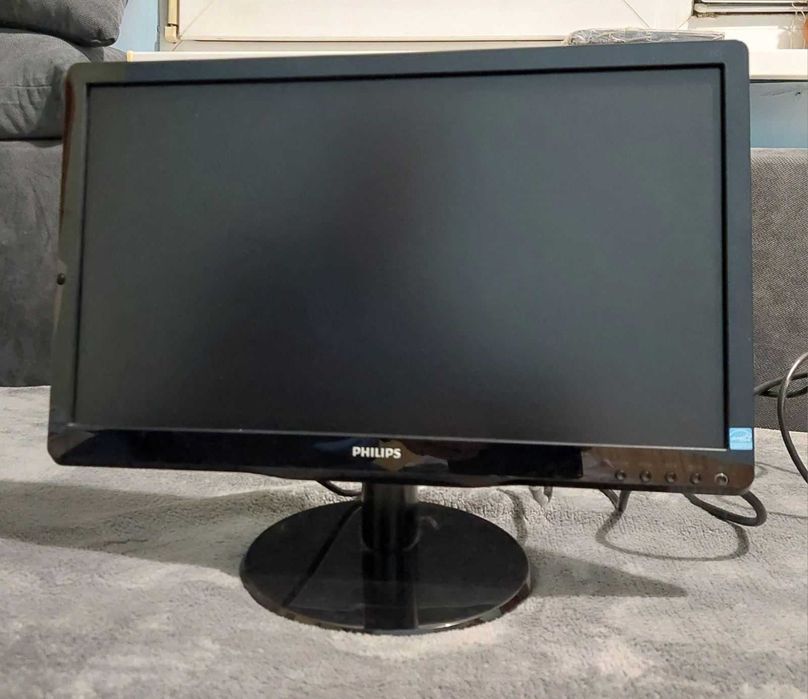 Перфектен 19 инчов монитор Philips