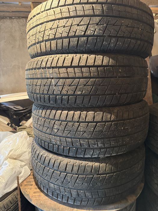 Продам комплект зимних шин как новые 255/55R19