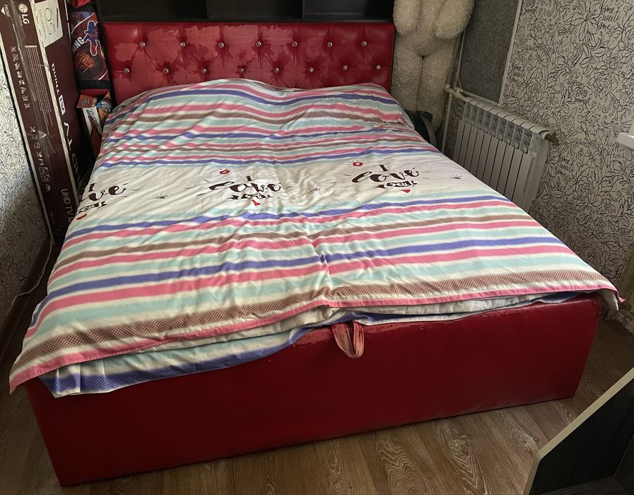 Продам двуспальную кровать