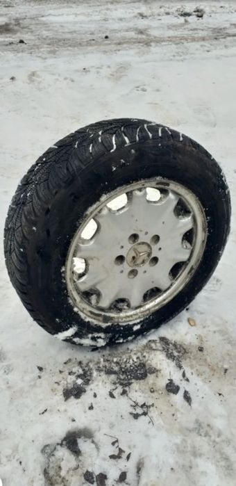 Продам R15 диски с зимней резиной на шипах или обмен на R16.