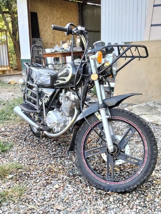 Мотоцикл 200 кубов Suzuki