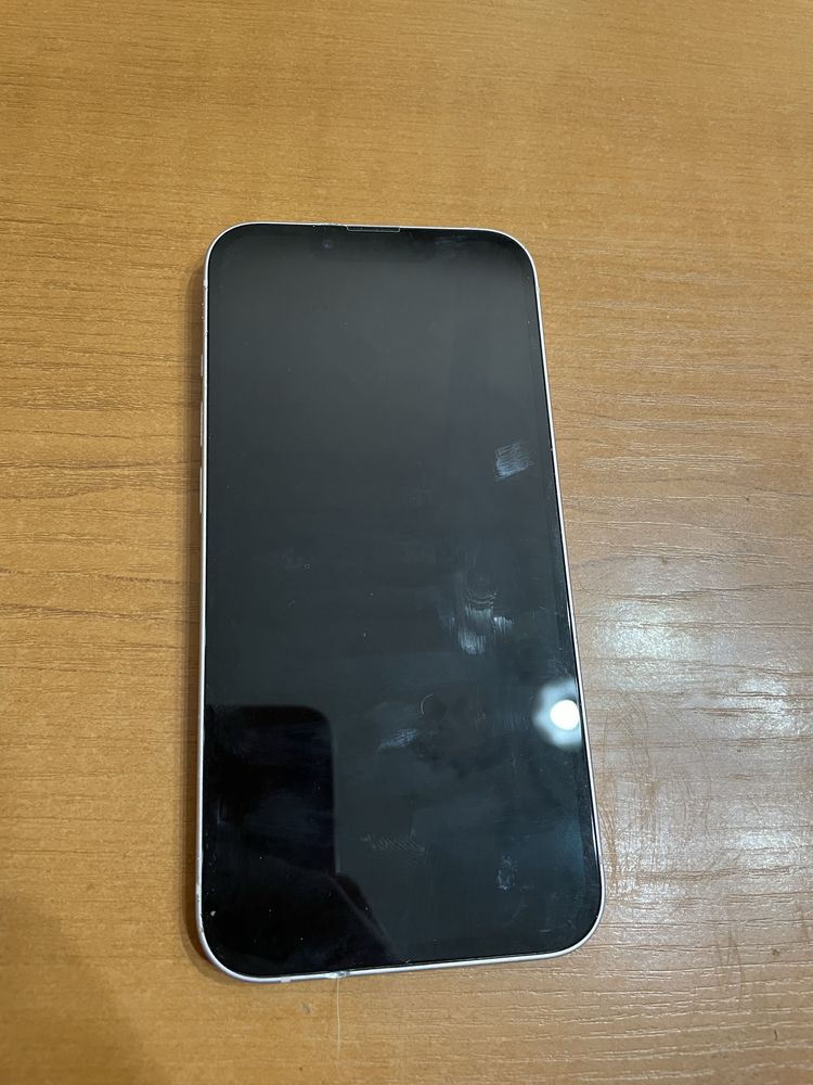Iphone 13 бледо розов