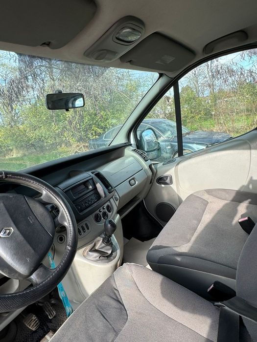 Vând Renault trafic model lung