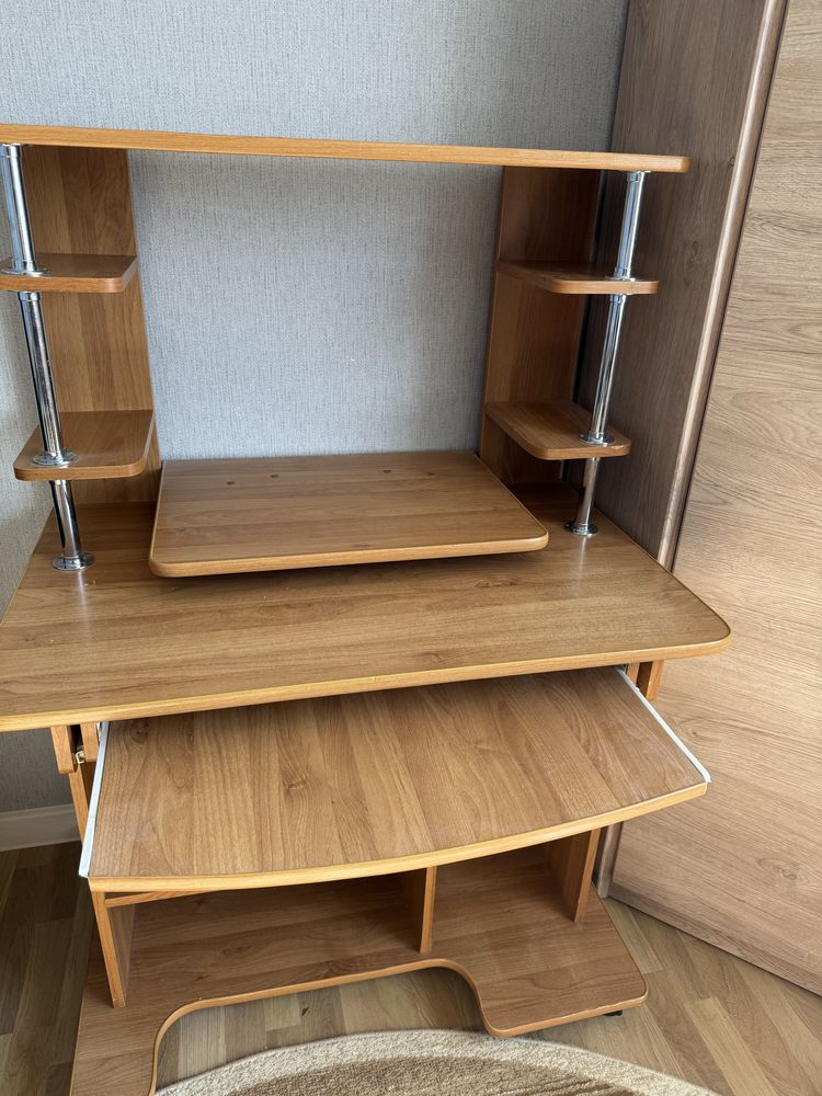 Стол для компьютера