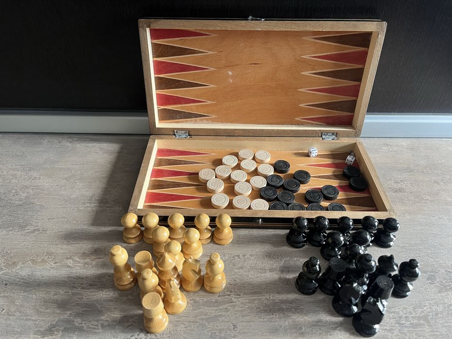 Joc de sah si table