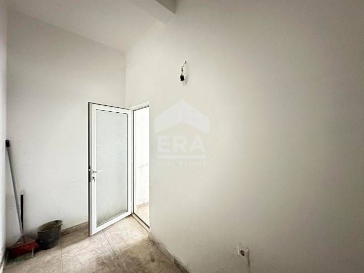 Продава се помещение, за търговска дейност