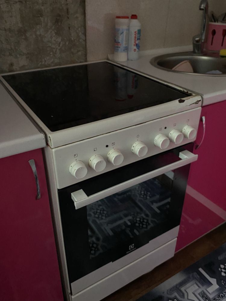 продам электрическую плитку.
