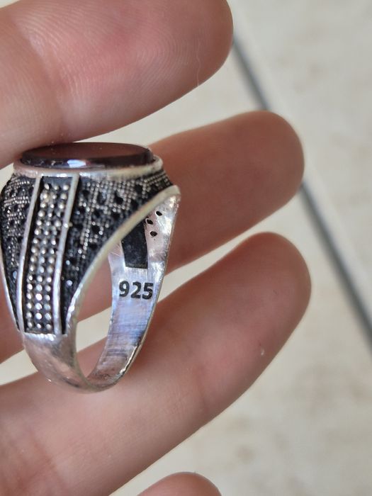 Inel din argint cu piatra rosie