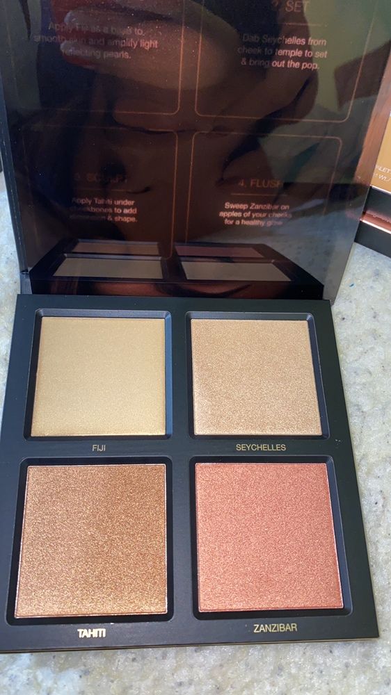 Paletă iluminatoare 3D Highlighter Huda Beauty 100% autentică