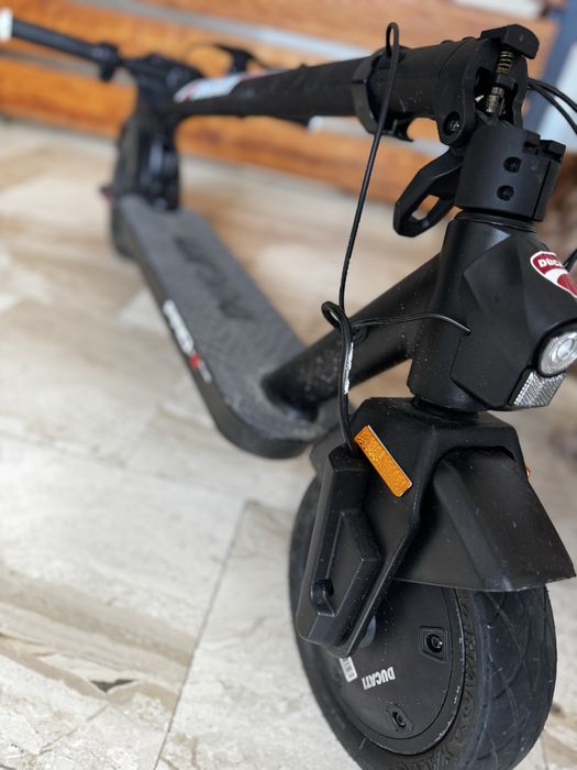 Vand trotineta Ducati pro 2