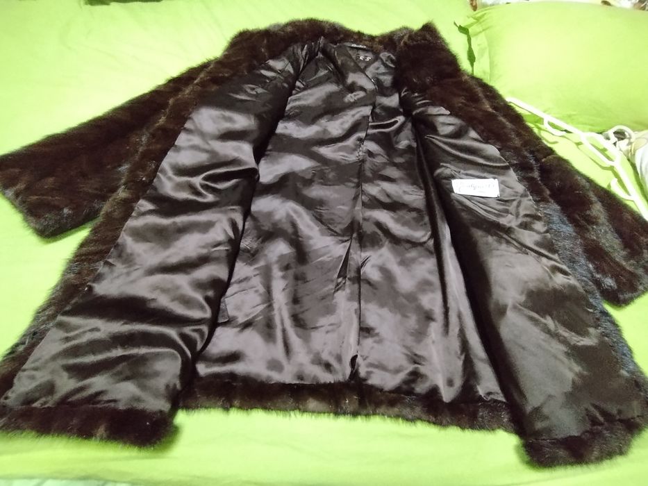 Vând haina de blană naturală