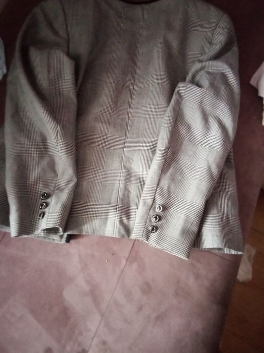 Дамско късо с подплата сако