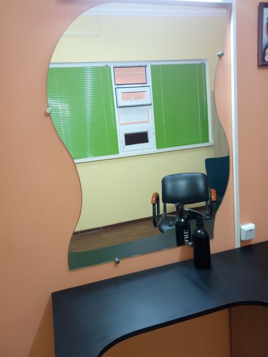 Продам тумбу с зеркалом, кресло, водонагреватель