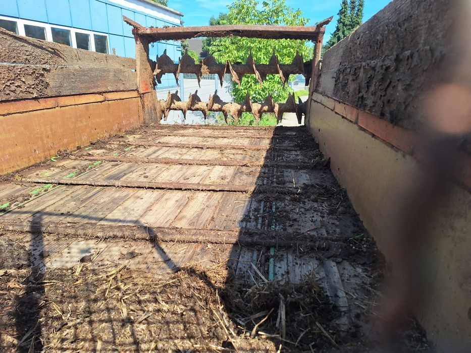 Ремарке за оборска тор тороразхвърлящо ремарке