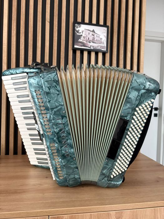 Acordeon Scandalli cu 120 de basi
