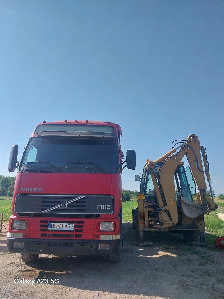 De vanzare ansamblu basculabil volvo fh 12 380 și semiremorca Minerva