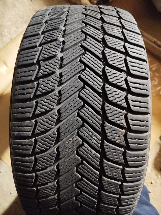 Michelin 245/45/18 зимние балон. 1 та сезон такилган примерно 1500 км