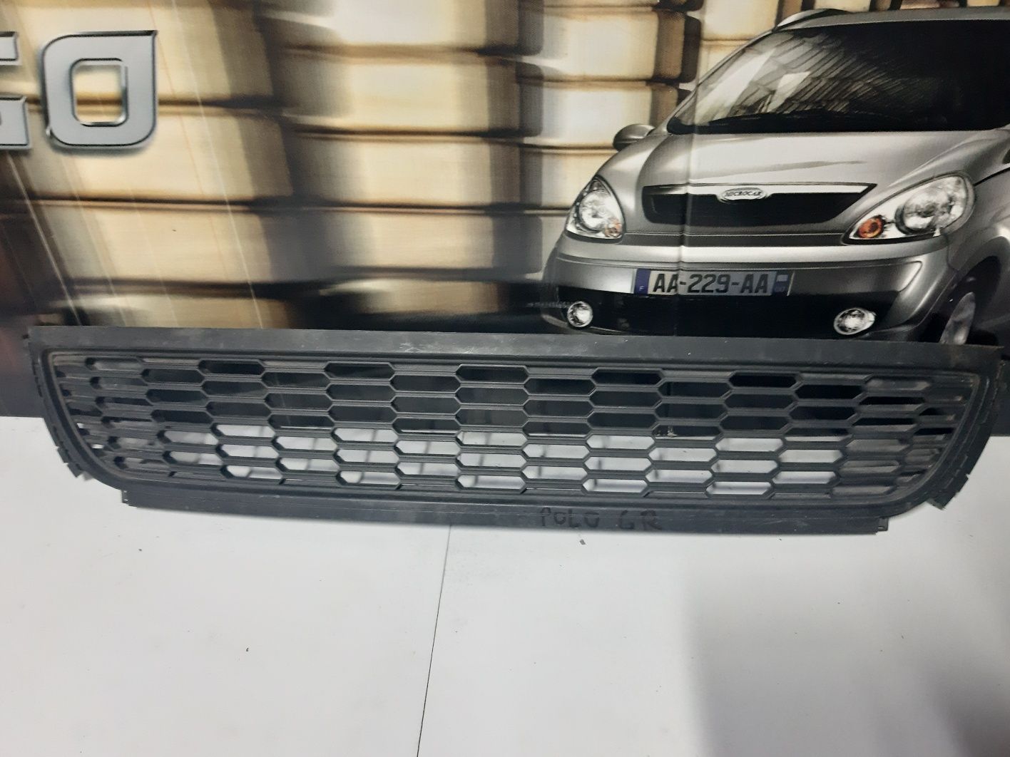 Grila bara fata vw polo 6R cod 6RO853677