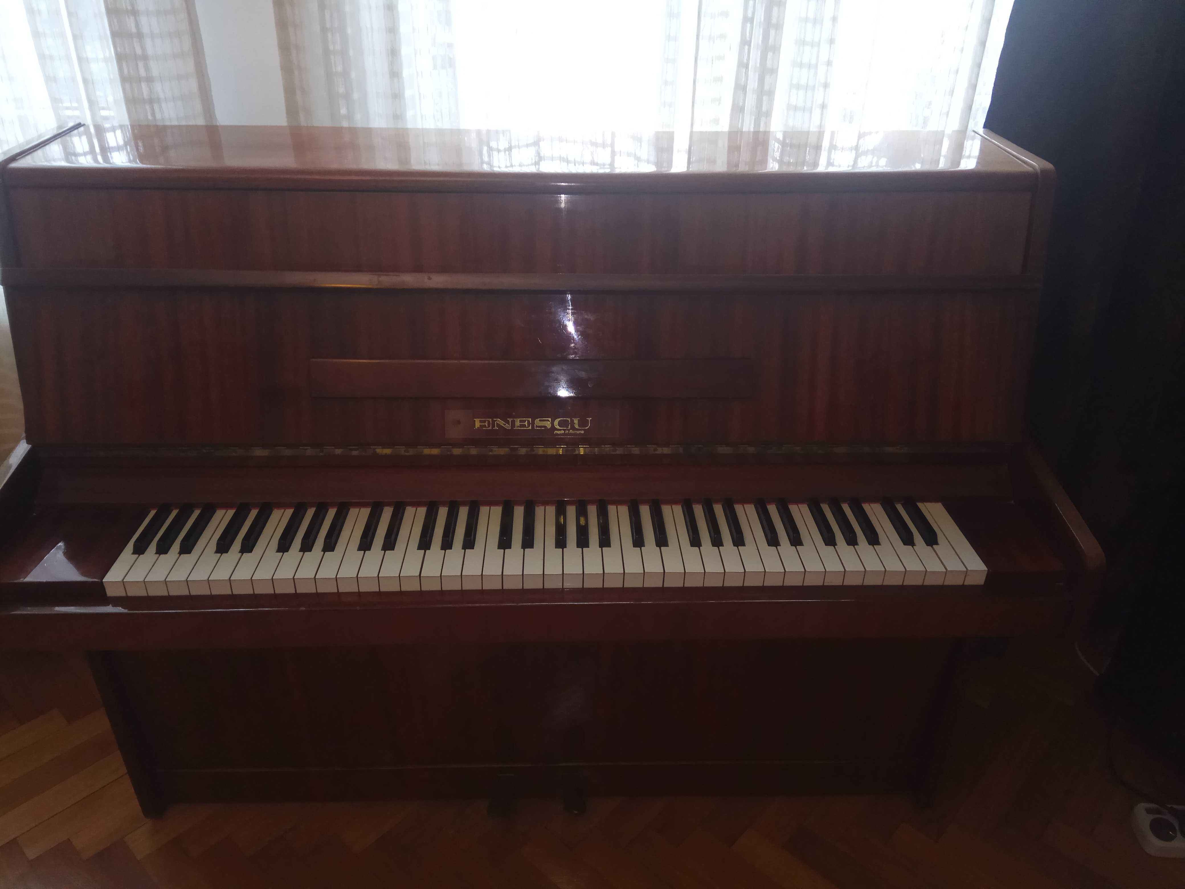 Pianina Enescu - Stare foarte buna