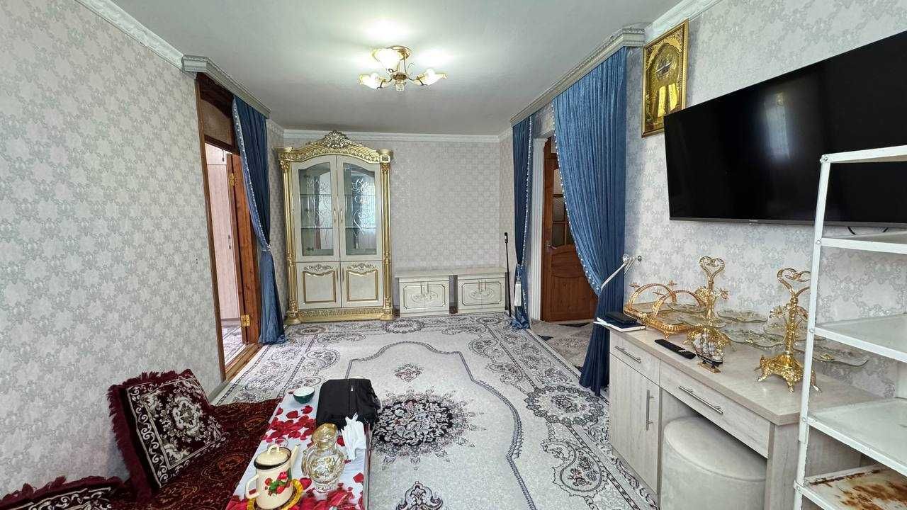 Фрунзиский  Шох кафеси 2 хонали кварти ра сотилади.ID: 1197