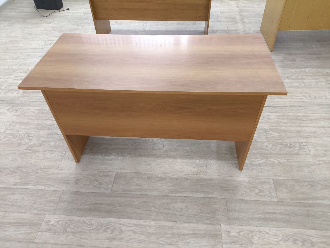 Продаем офисную мебель, столы, кресло