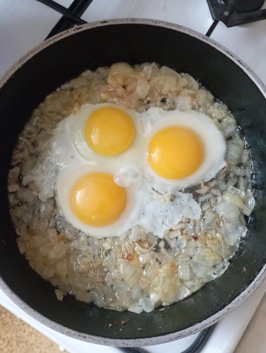 Домашние куриные яйца