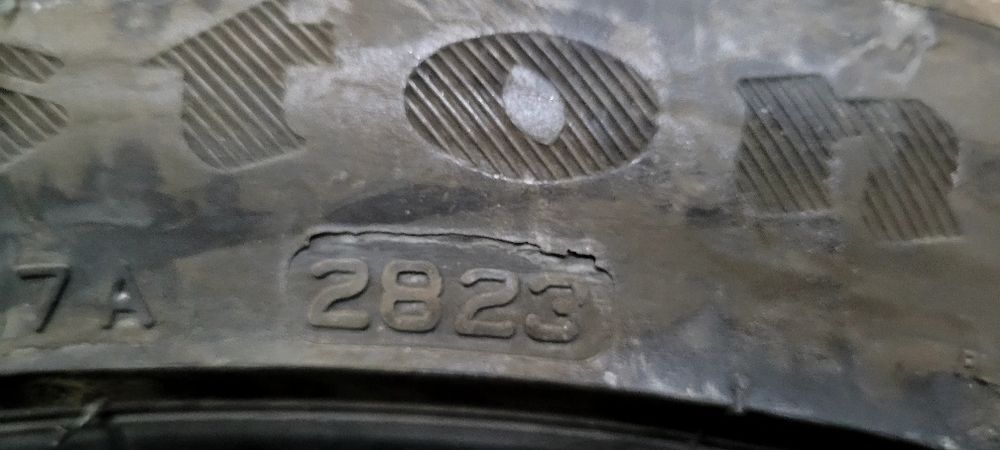 продавам зимни гуми 2 броя