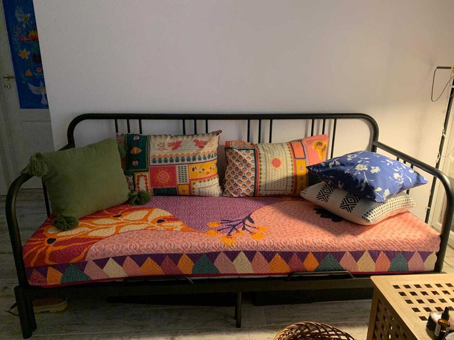 Canapea IKEA 3 locuri, extensibila, cadru metalic, saltea confortabila