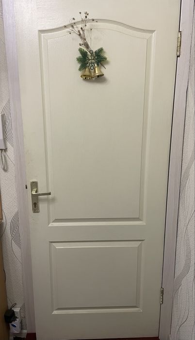 Продам входную (межкомнатнаю) деревянную дверь